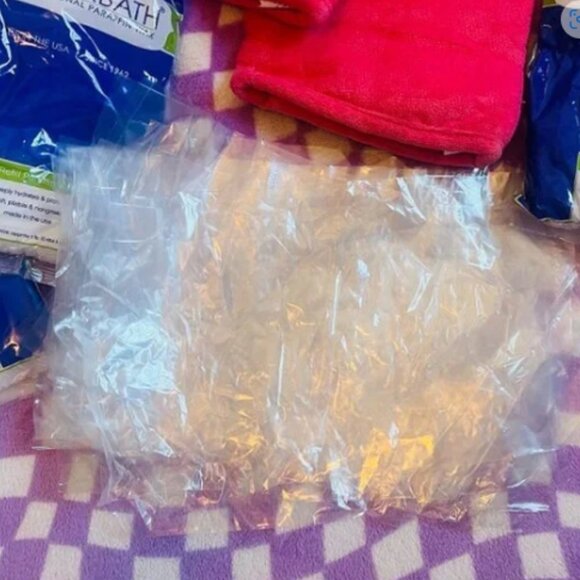 6lbs Therabath lavender scented paraffin wax, Revlon mittens & 18 plastic liners - Picture 7 of 7